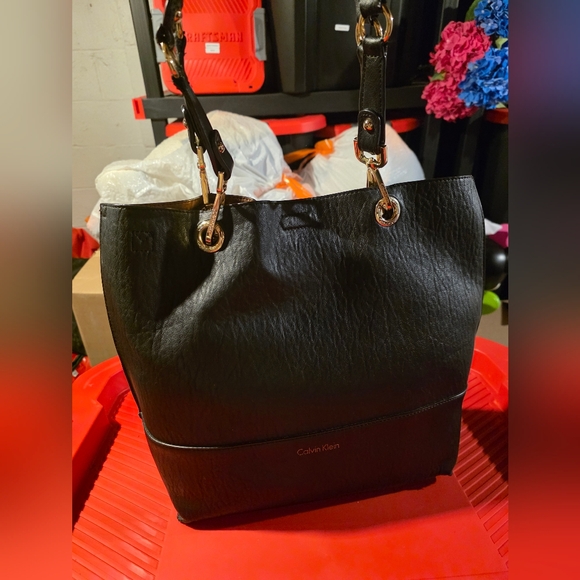 Calvin Klein Black Tote Bag And Wristlet - Picture 2 of 5